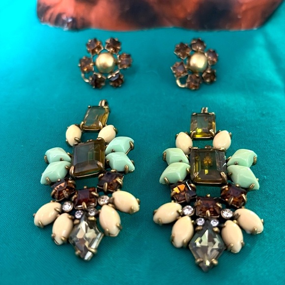 Stella and Dot Melanie Chandelier convertible Earrings
Green/cream 3” - Picture 4 of 5